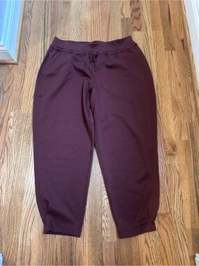 New- Athleta Women’s Jogger Pants in Brown